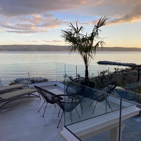 Anastazija Apartman *